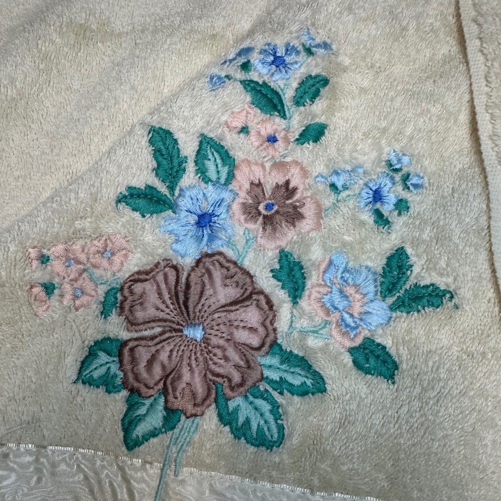 VTG Martex Inspiration Pima Cotton Towel Set 3pc Floral Embroidered Cream USA - Picture 3 of 6